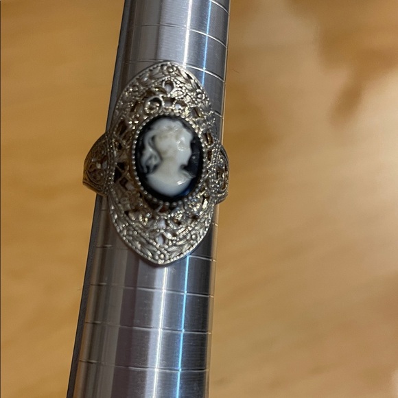 Vintage Jewelry - Cameo silver ring vintage